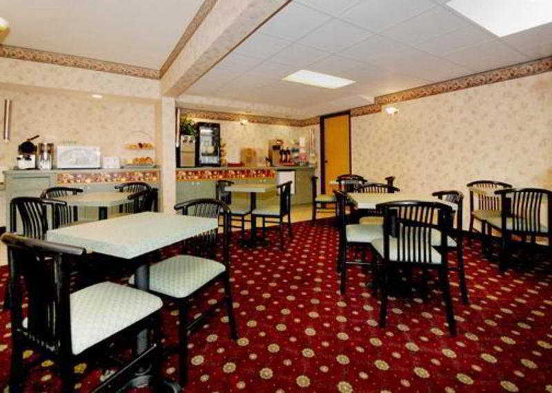Quality Inn Us65 & E Battlefield Rd Springfield Restaurant photo