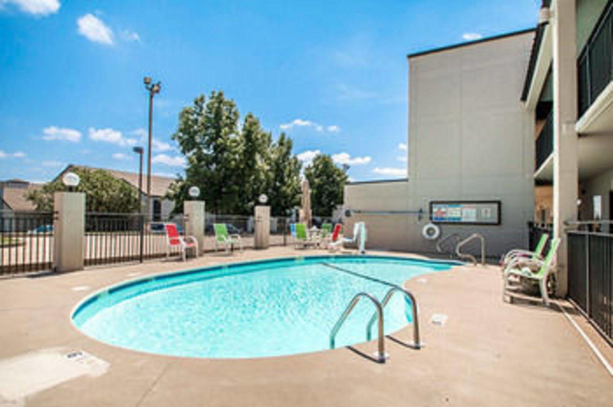 Quality Inn Us65 & E Battlefield Rd Springfield Exterior photo