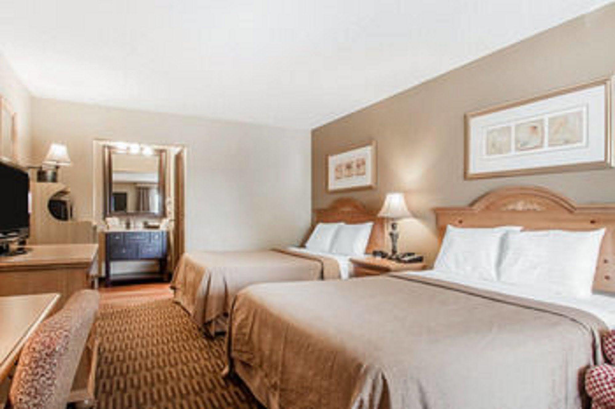 Quality Inn Us65 & E Battlefield Rd Springfield Exterior photo